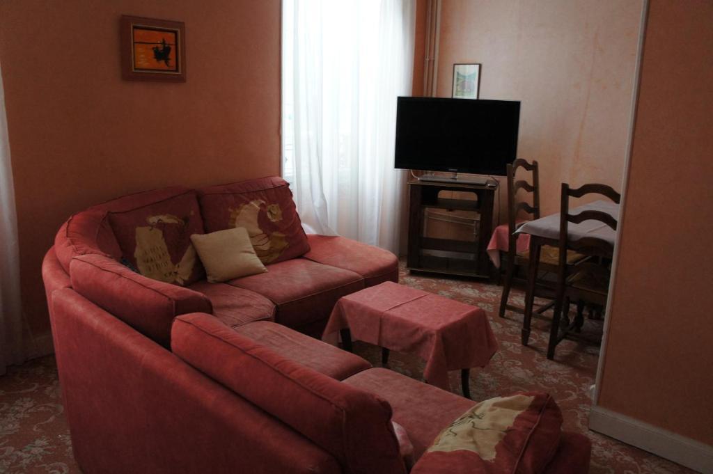 Bagnères-de-Bigorre Hotel Le Commerce الغرفة الصورة